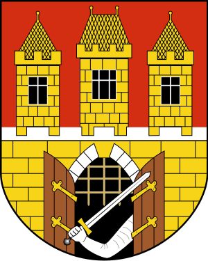 Heraldiek wapen met drie gele bakstenen torens met zwarte ramen en een gepantserde arm die een zwaard door een open poort houdt