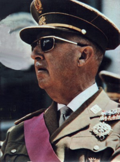 Francisco Franco in militair uniform met medailles Francisco Franco in militair uniform met zonnebril en medailles, historische Spaanse dictator en generaal portret
